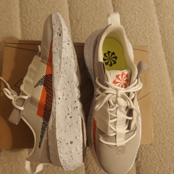 Nike Men Crater Impact Cream Orange - Picture 3 of 6